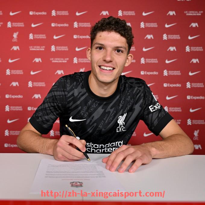 杏彩体育-新赛季意甲球队战斗力评估与对比分析